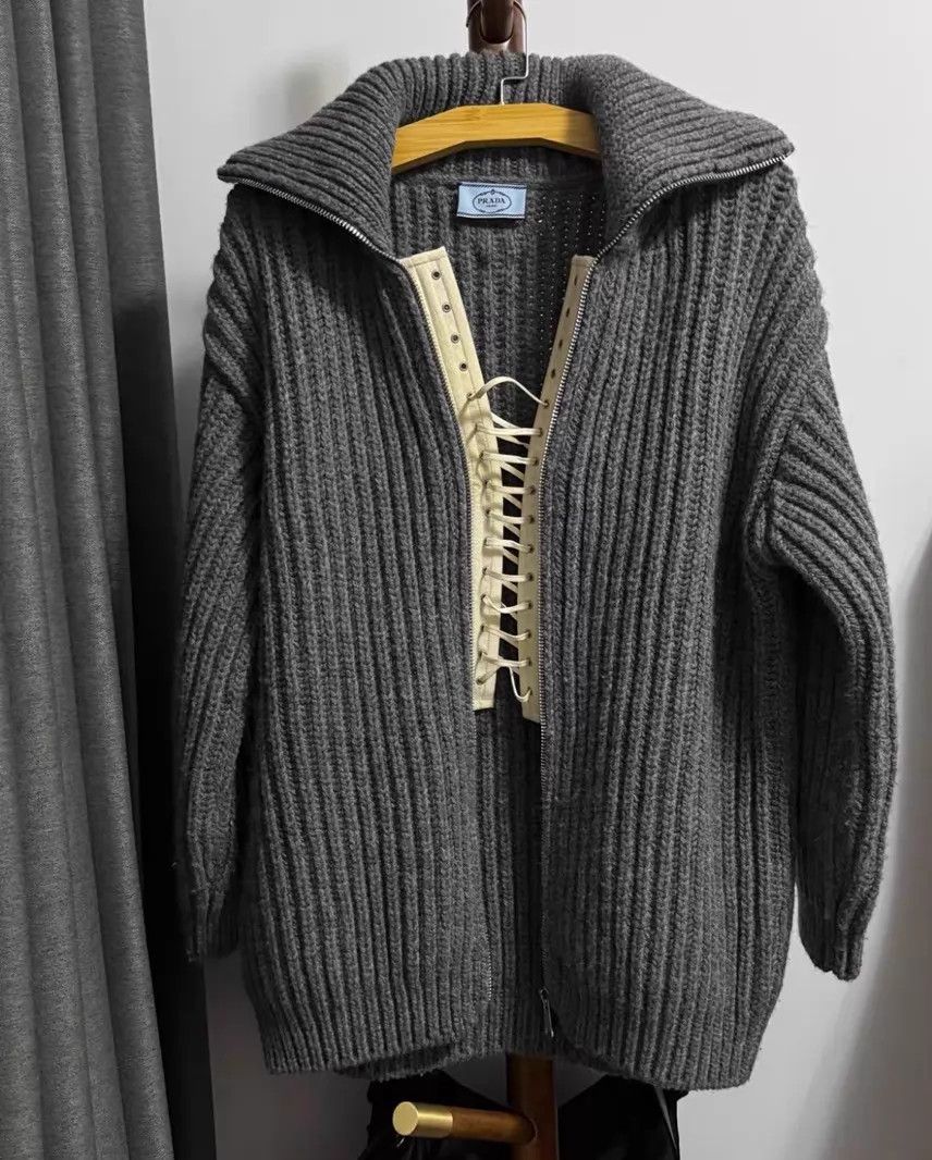 Prada Prada cardigan sweater 42 Size M / US 6-8 / IT 42-44 - 1 Thumbnail