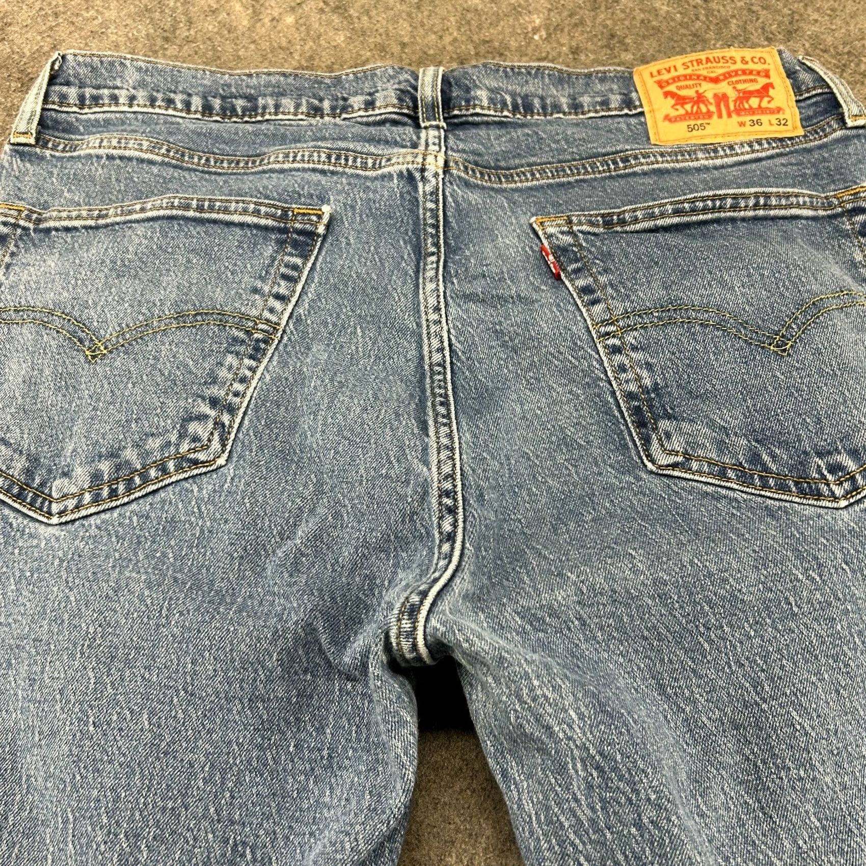 Levi's Levi's 505 Jeans Men's 36x32 Light Wash Denim Straight Relaxed Fit 100% Cotton Blue Distressed Pockets Logo Vintage No Size US 36 / EU 52 - 6 Thumbnail