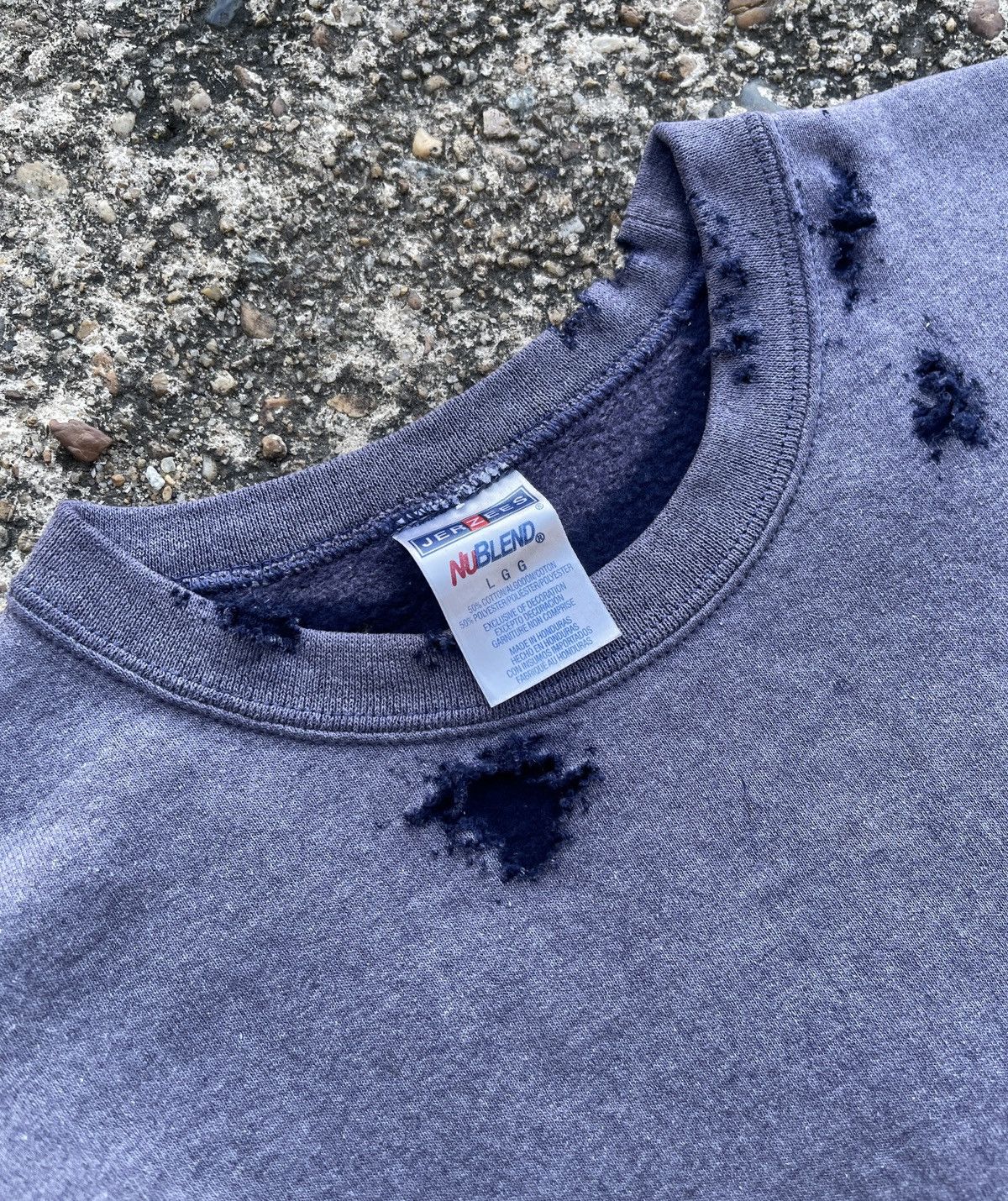 Vintage 90s Crazy Distressed Faded Blue Crewneck Size US L / EU 52-54 / 3 - 9 Thumbnail