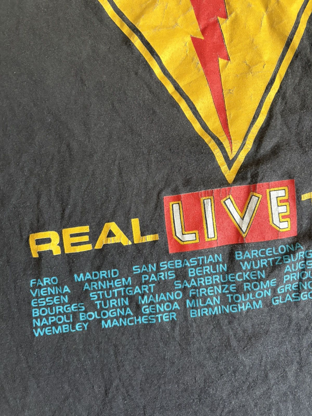 Band Tees × Iron Maiden Iron Maiden Vintage 1993 Real Danger Live Tour Tee Shirt Size US L / EU 52-54 / 3 - 14 Thumbnail