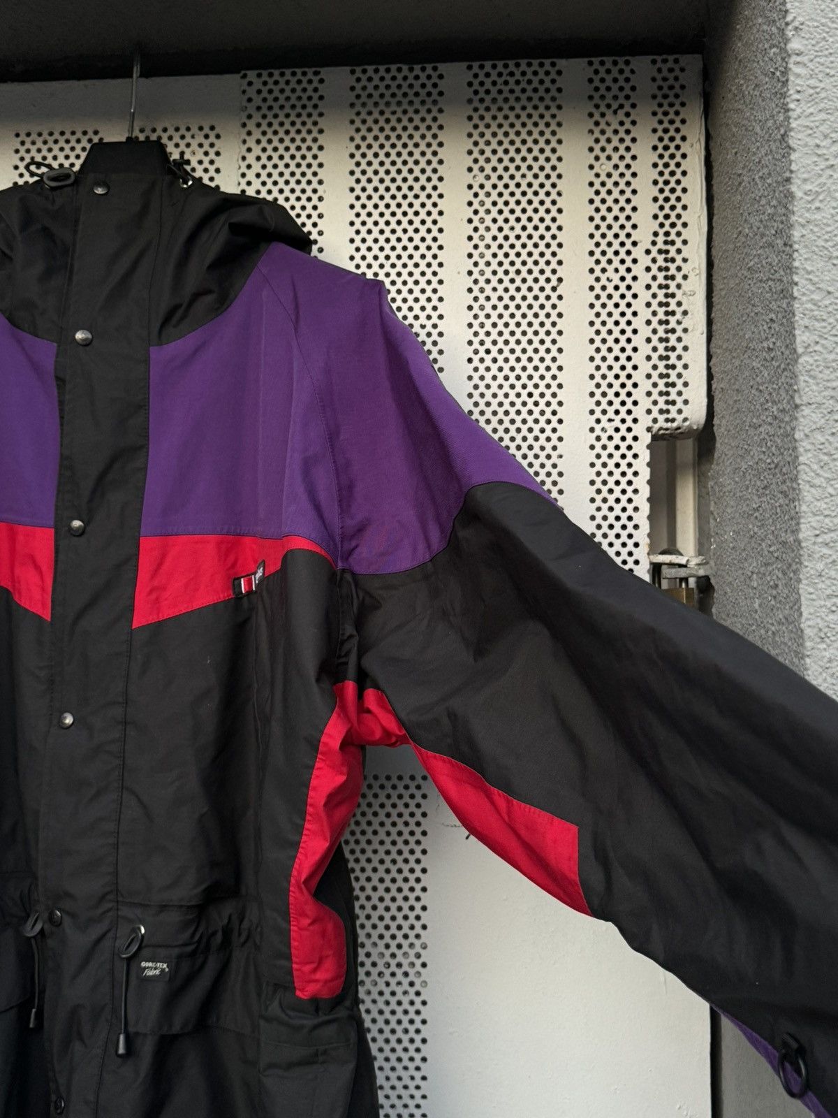 Berghaus × Vintage Vintage Berghaus Extreme 7000 GoreTex Hiking Jacket XL Size US XL / EU 56 / 4 - 6 Thumbnail