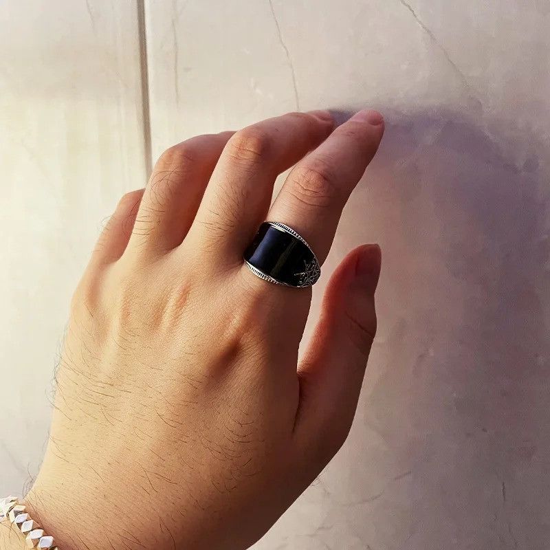 Vintage Retro Curved Black Resin Ring Size ONE SIZE - 6 Thumbnail
