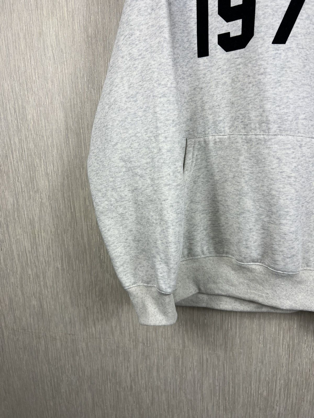 Fear of God Fear of God essentials 1977 velvet logo light gray hoodie Size US S / EU 44-46 / 1 - 10 Thumbnail