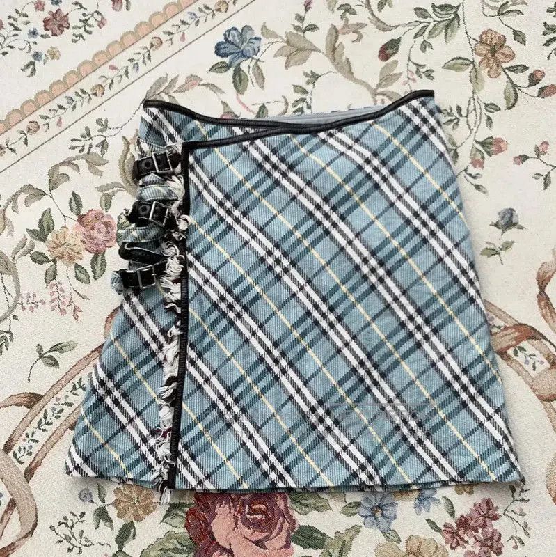 Burberry Burberry Women's S Size Turquoise Plaid Skirt. Size 23" - 1 Thumbnail