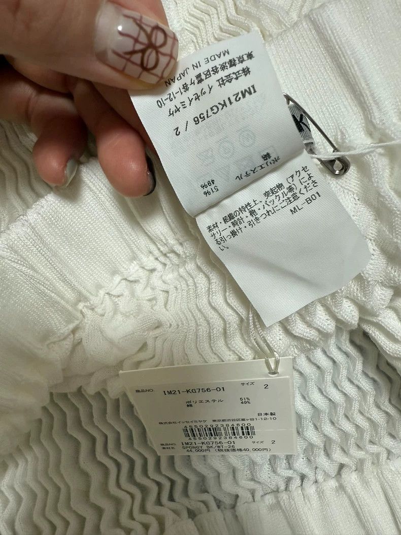 Issey Miyake Issey Miyake size:2 A pure white half skirt with sponge bu Size 22" - 3 Thumbnail