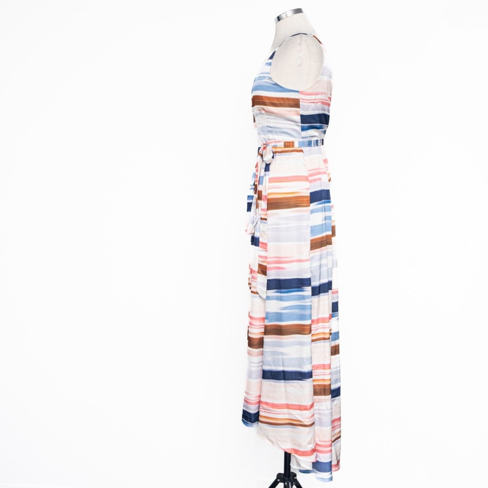 Hutch Hutch. Leah Satin Midi Wrap Dress. Size XS / US 0-2 / IT 36-38 - 5 Thumbnail