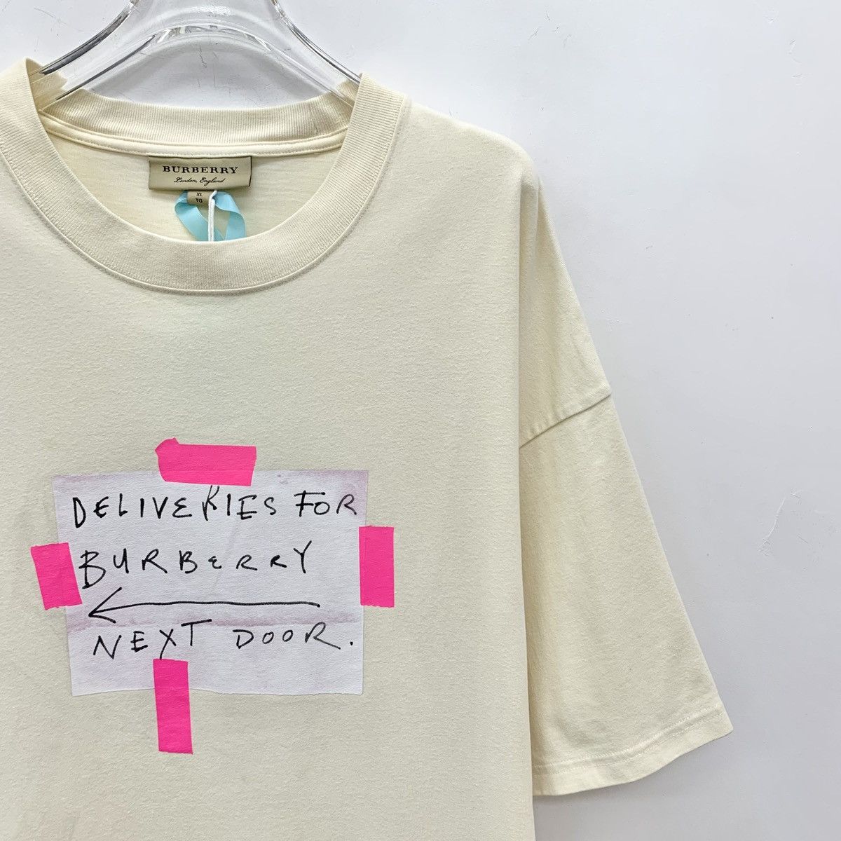 Burberry Burberry Off-White Letter Print Crew Neck T-shirt K26WX Size US XL / EU 56 / 4 - 3 Thumbnail