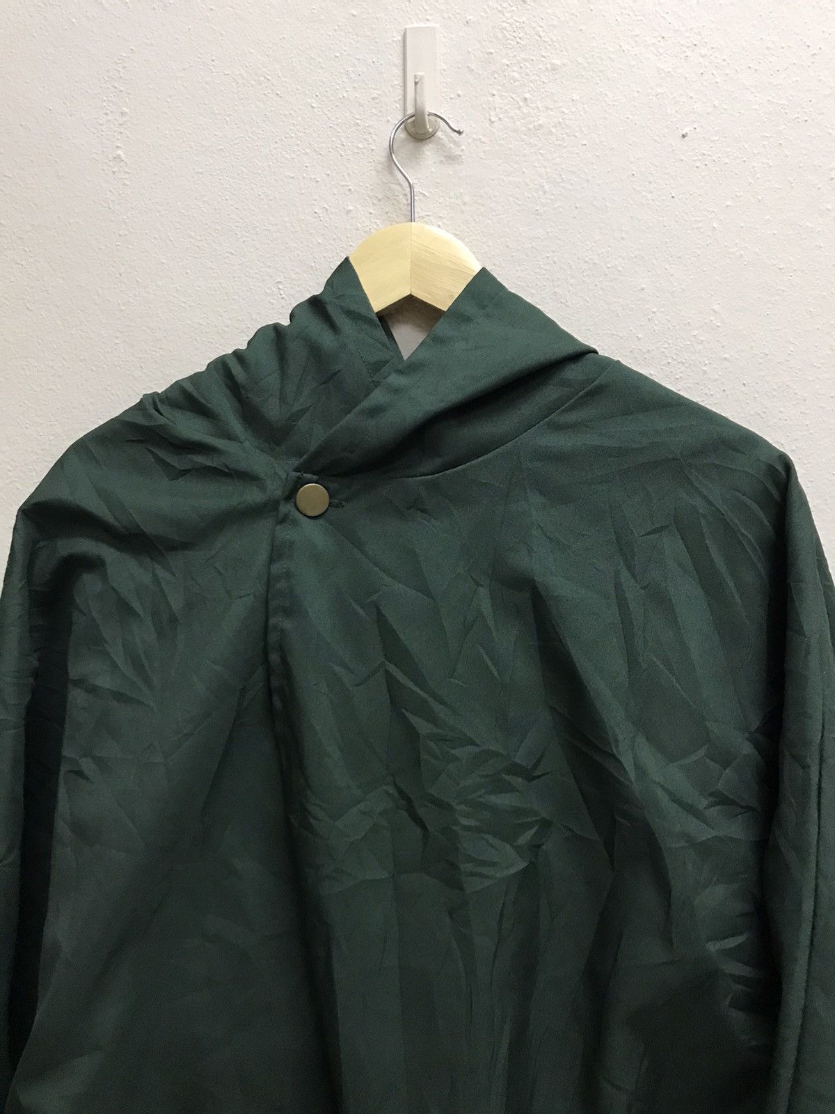 Japanese Brand VINTAGE Y2K ATTACK ON TITAN CLOAK HOODIE Size US M / EU 48-50 / 2 - 4 Thumbnail