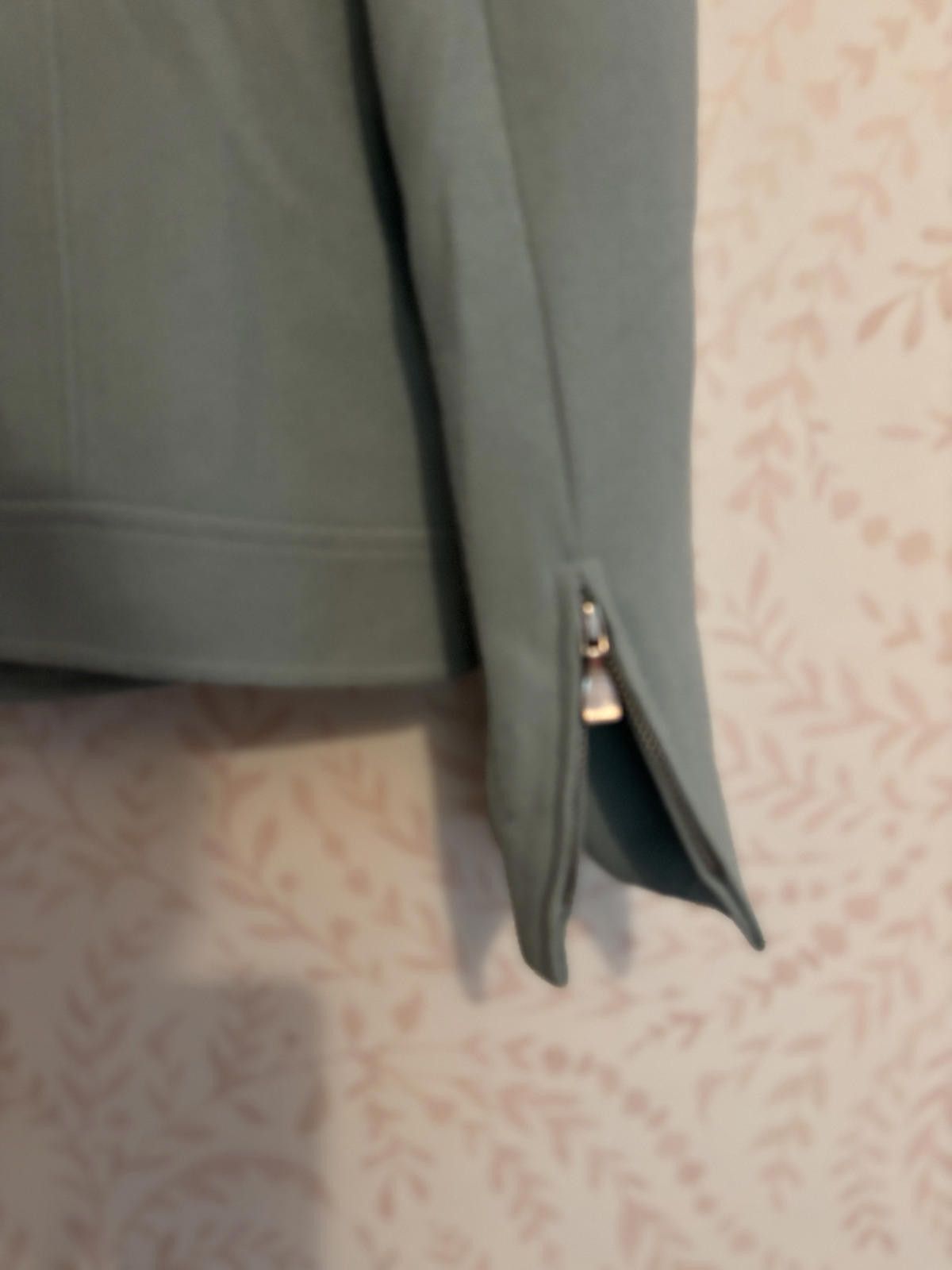 Designer Tahari Women's Blazer Size 8 in Soft Green Size M / US 6-8 / IT 42-44 - 8 Thumbnail