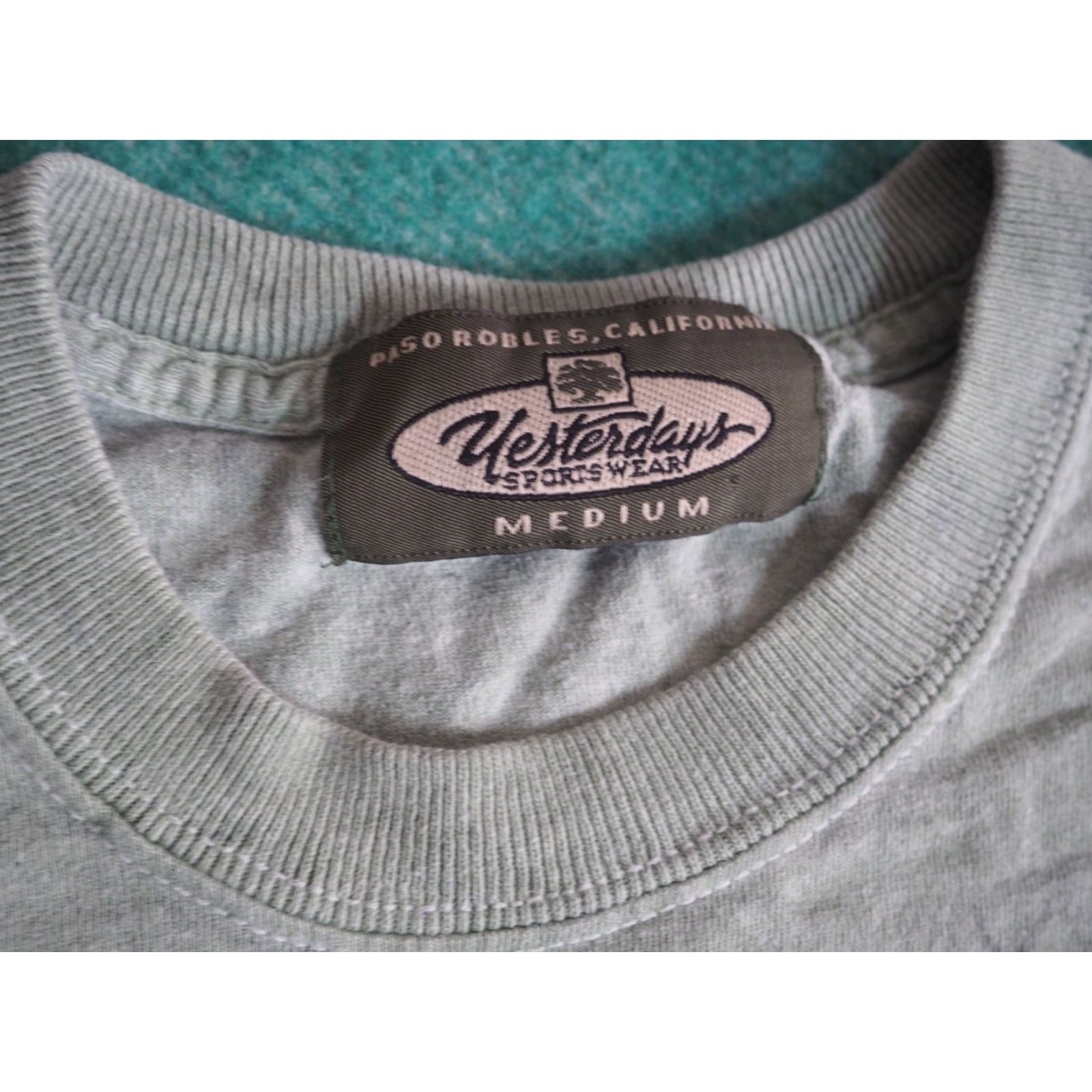 Vintage VTG Yesterdays Lake Travis California Oasis Green Tee T-Shirt Mens M 90s Shirt Cotton Short Sleeve Graphic Decade 1990s Sportswear/Beach Mens Size US M / EU 48-50 / 2 - 4 Thumbnail