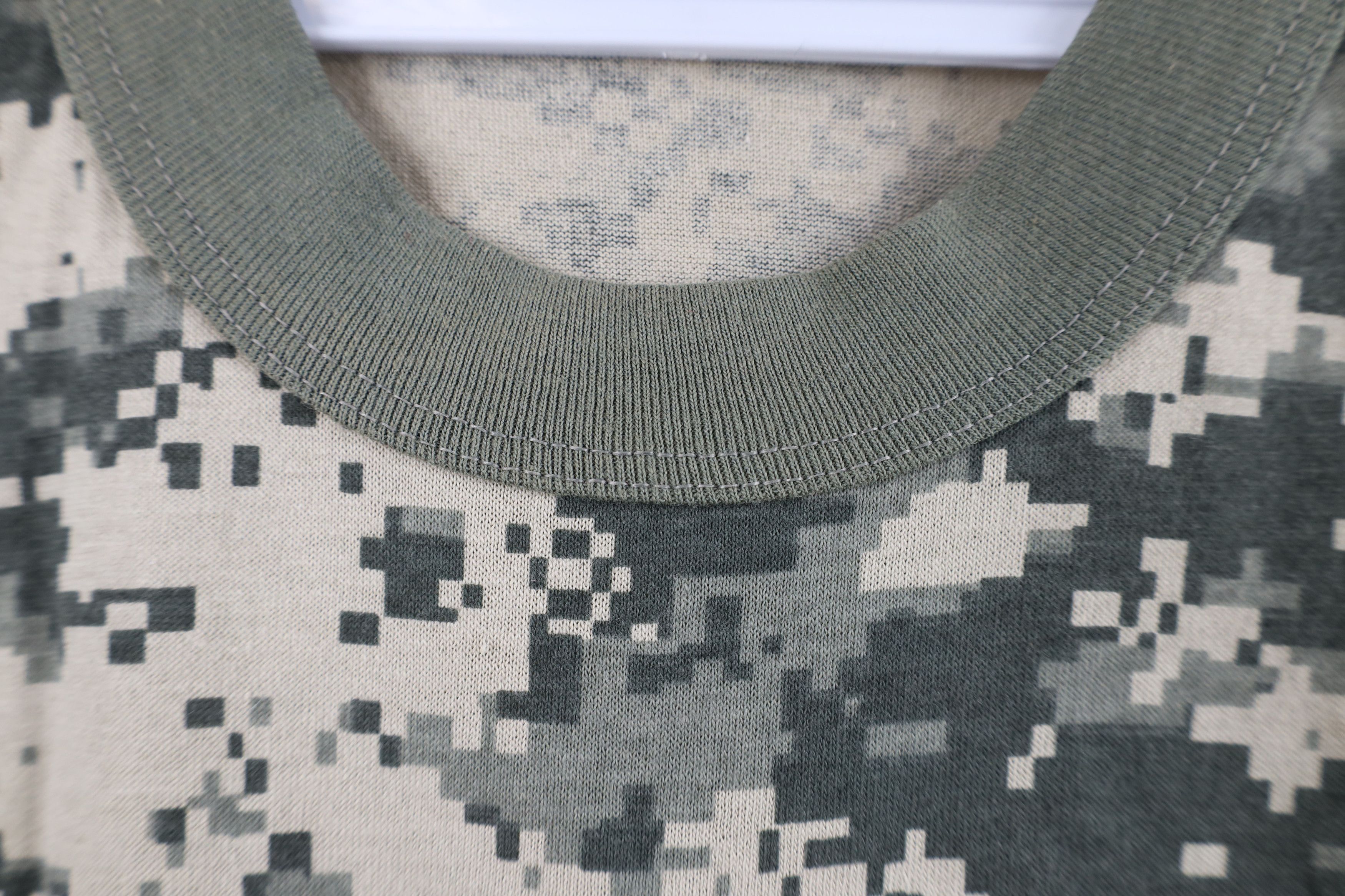 Vintage Vintage 90s Streetwear Digi Camouflage T-Shirt USA Size US L / EU 52-54 / 3 - 6 Thumbnail