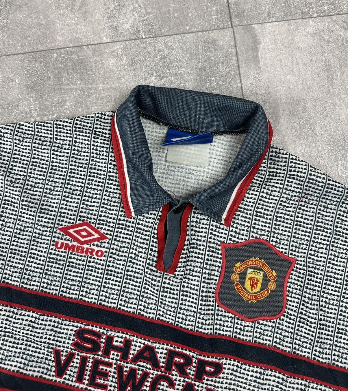 Umbro Umbro Manchester United Away 1995/96 Retro Soccer Jersey Size US XS / EU 42 / 0 - 11 Thumbnail