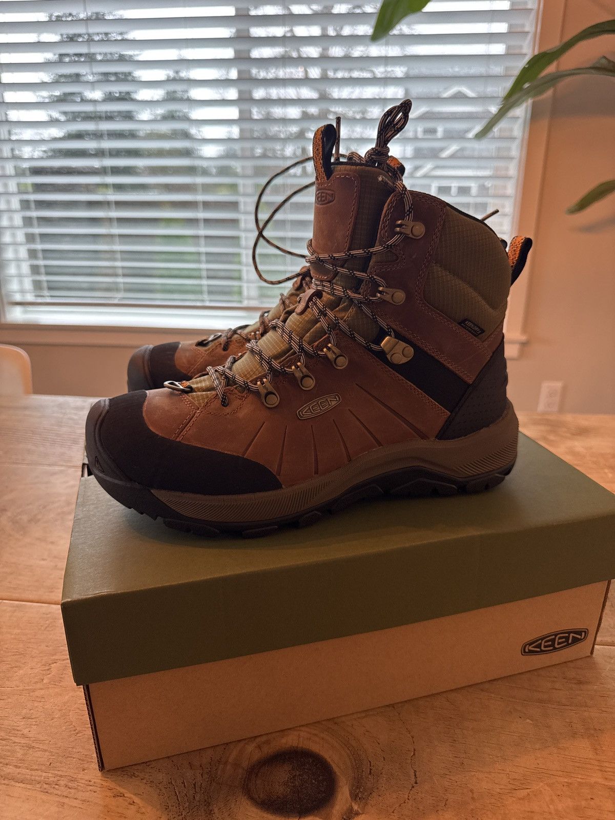 KEEN Keen revel iv mid polar Size US 9.5 / EU 42-43 - 2 Thumbnail