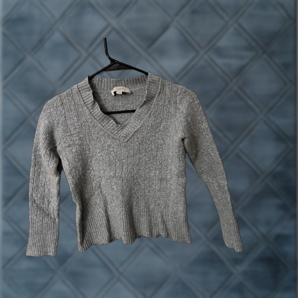 Loft Ann Taylor LOFT Long Sleeve V-neck Sweater Gray Wool Size L Shrunk Women Size L / US 10 / IT 46 - 1 Thumbnail