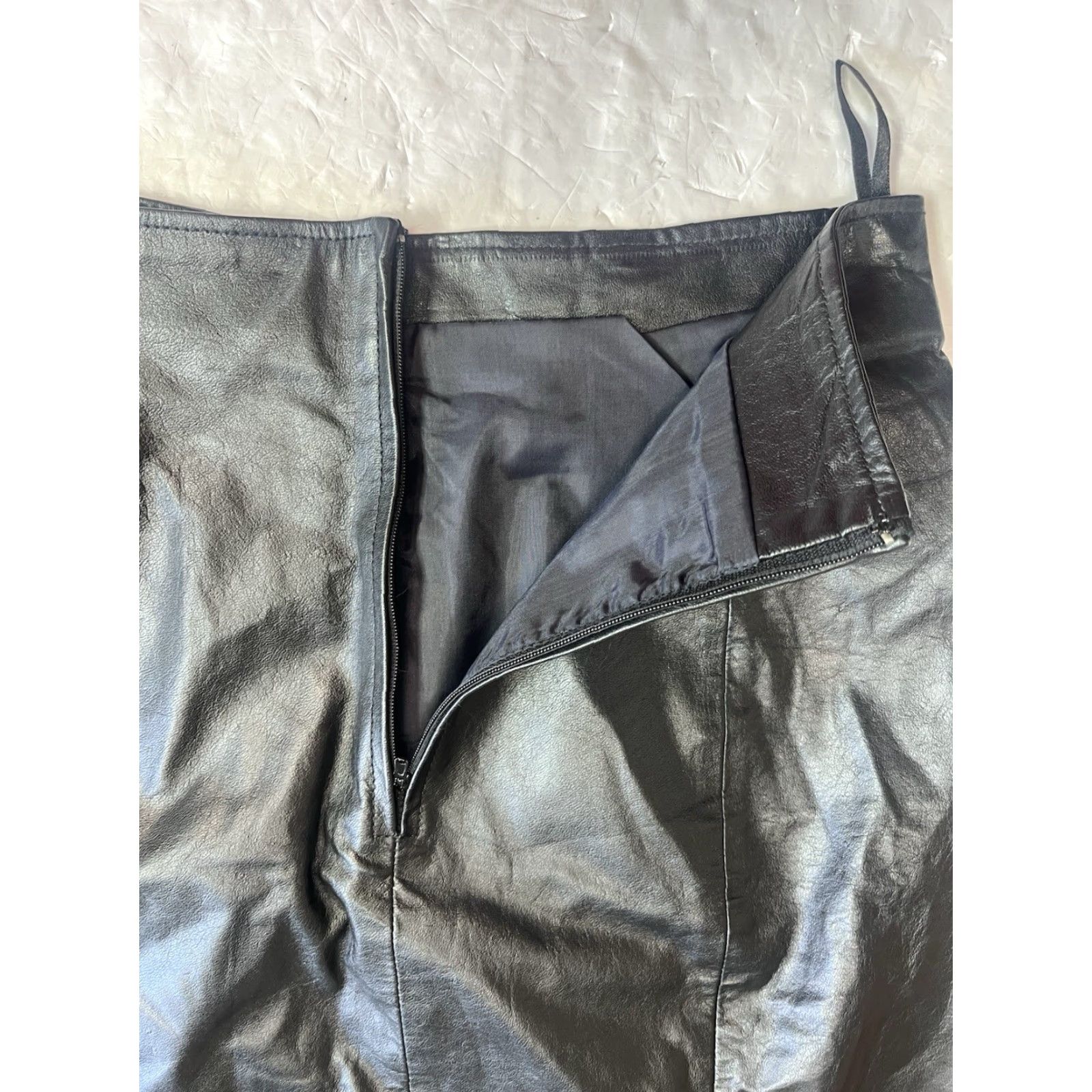 Vintage VINTAGE Byrnes & Baker Black Leather Skirt Women’s Size 12 Skirt Pencil 80s 90s Biker Lined Zipper Womens Size 34" / US 12 / IT 48 - 6 Thumbnail