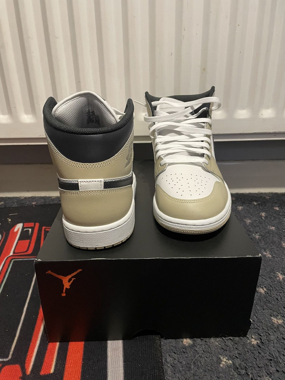 Nike Nike Air Jordan 1 Mid SE in cream and black Size US 12.5 / EU 45-46 - 5 Thumbnail