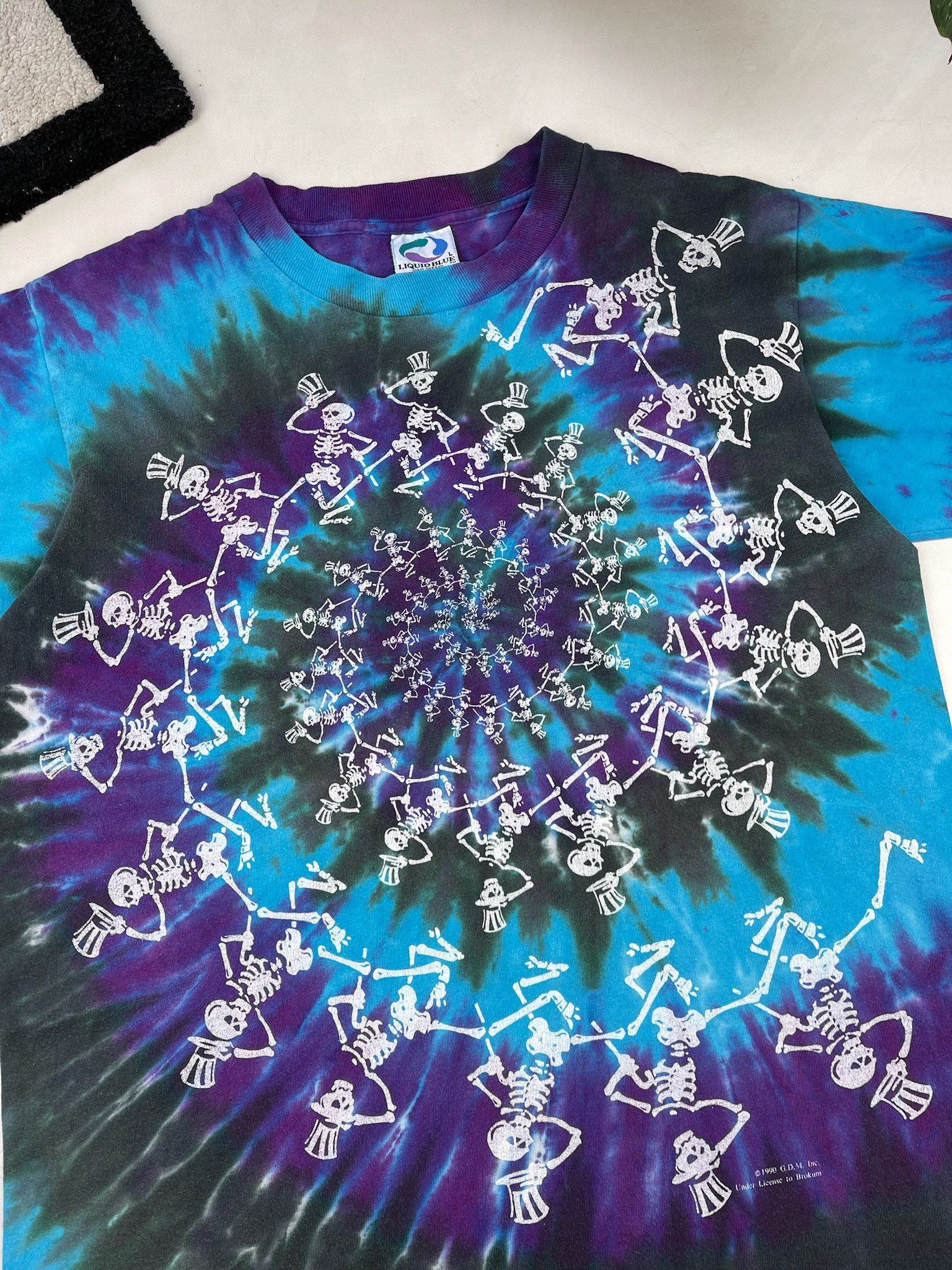 Liquid Blue 1990 GRATEFUL DEAD DANCING SKULLS TEE VINTAGE skeleton Size US L / EU 52-54 / 3 - 4 Thumbnail