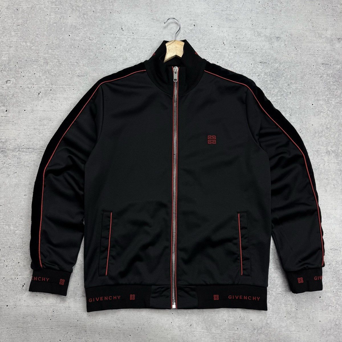 Givenchy Givenchy Tracksuit Logo Black Jacket Velvet Stripe Size L Size US L / EU 52-54 / 3 - 1 Thumbnail