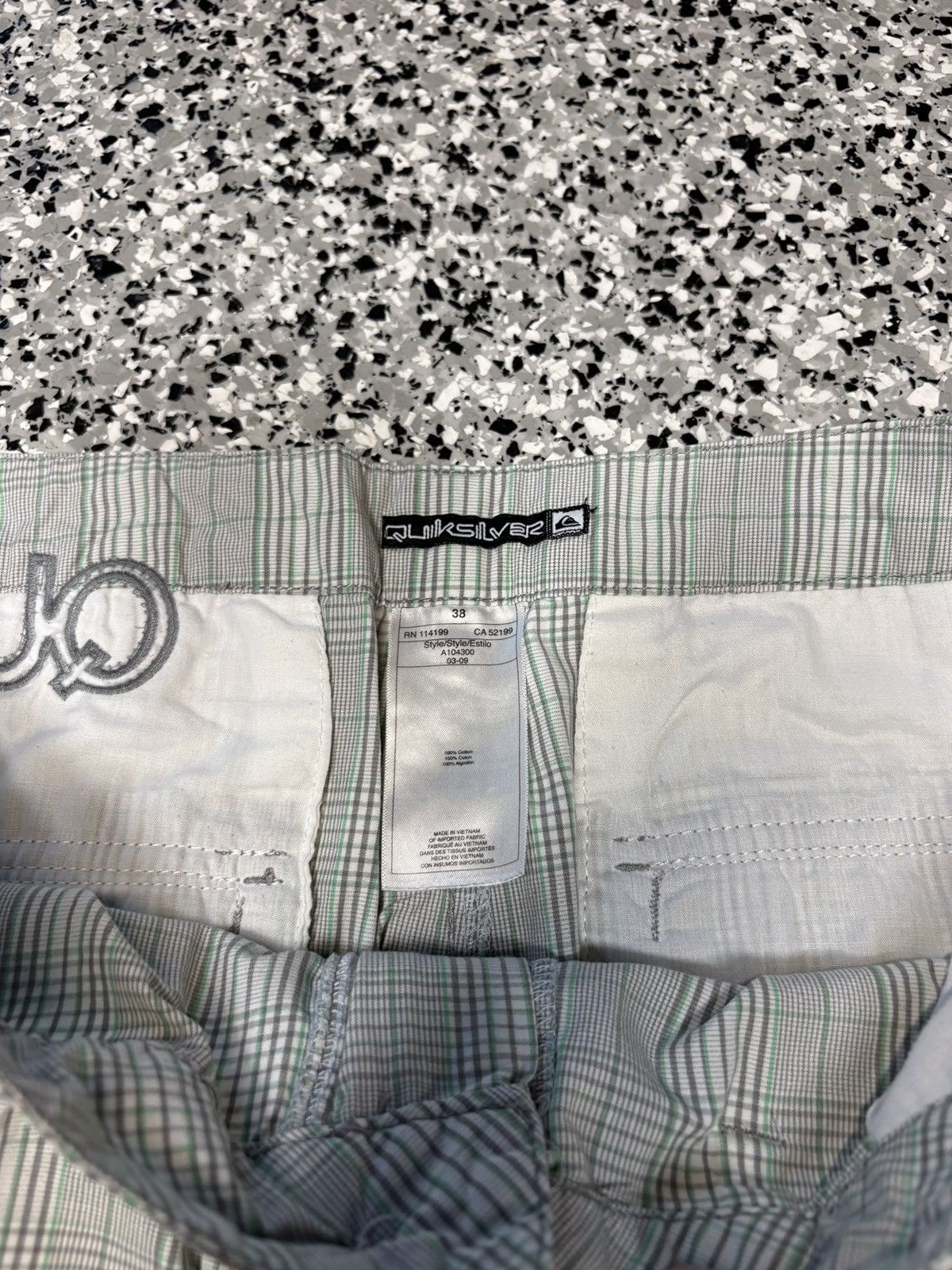 Quiksilver Y2K Quiksilver White/Grey Plaid Relaxed Shorts Size 38 Size US 38 / EU 54 - 3 Thumbnail