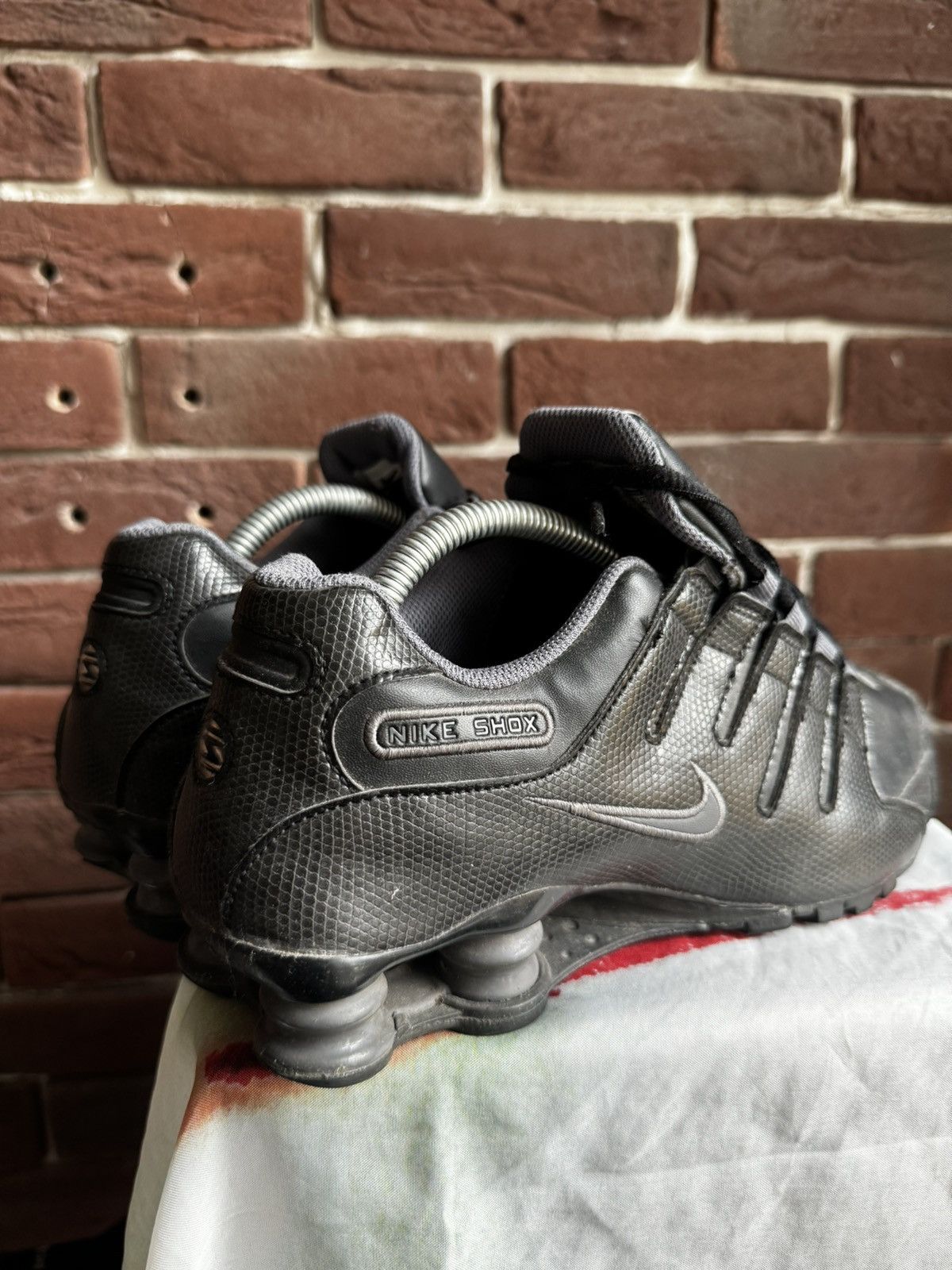 Nike 2014 Y2k Woman Nike Shox Low Sneakers Black Drip Streetwear Size US 9 / IT 39 - 3 Thumbnail