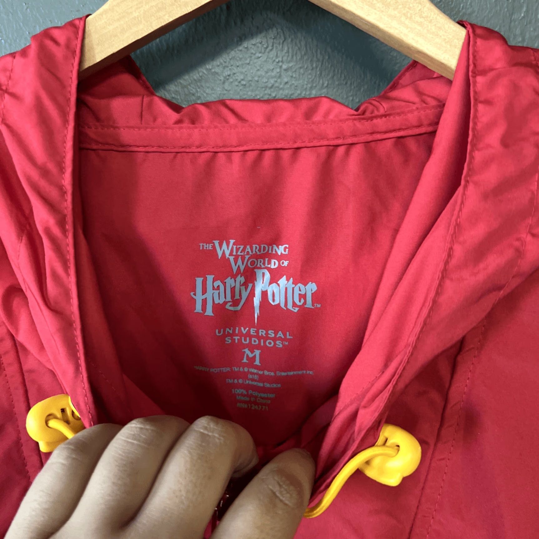 Vintage VINTAGE Universal Studios Harry Potter Gryffindor Pullover Windbreaker Sz Medium Hood Size US M / EU 48-50 / 2 - 3 Thumbnail