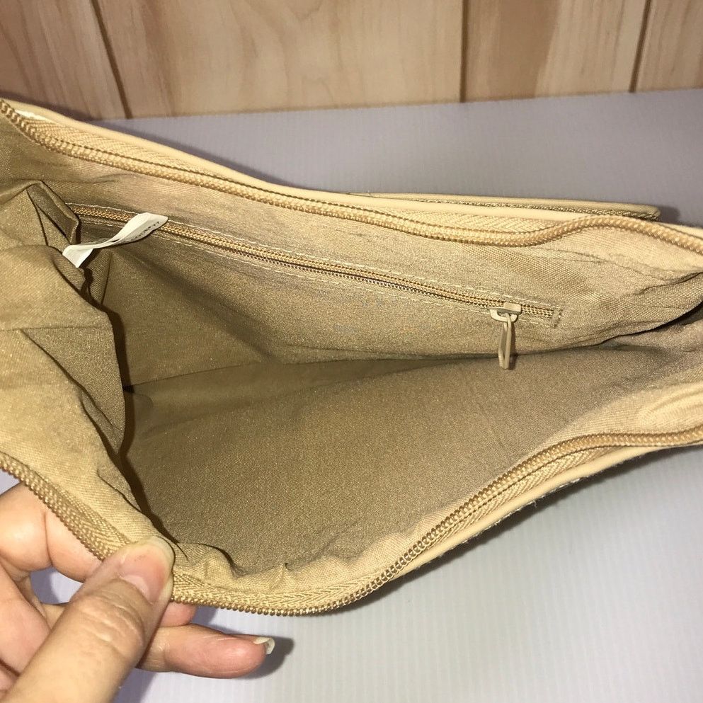 Other Connections Y2K Retro Hobo Shoulder Purse Beige Black Trim Size ONE SIZE - 3 Thumbnail