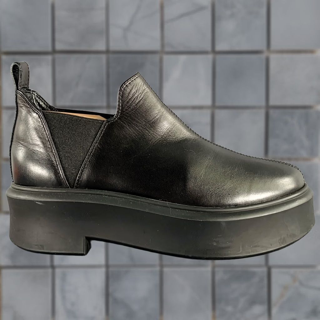 The Row THE ROW Black Leather Platform Chelsea Boots 7.5 Women Shoes Chelsea Platform Boots Women Leather Black 7.5 THE ROW Size US 8 / IT 38 - 1 Thumbnail
