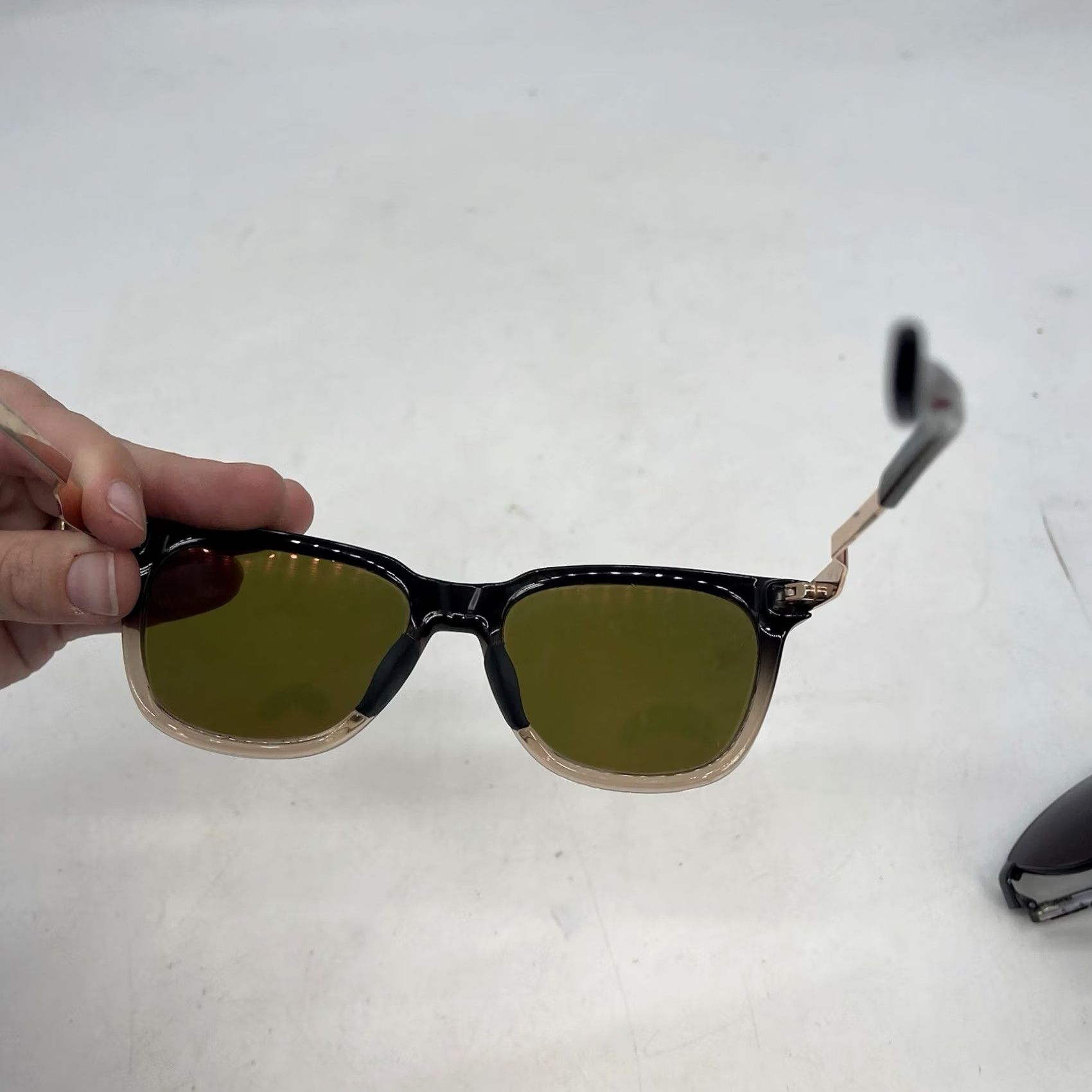 Vintage VINTAGE SMITH Sunglasses Matte Tort/Gold ChromaPop Polarized Brown Tortoise Sun Men Rectangle Brown Lens with Minor Flaws Size ONE SIZE - 3 Thumbnail