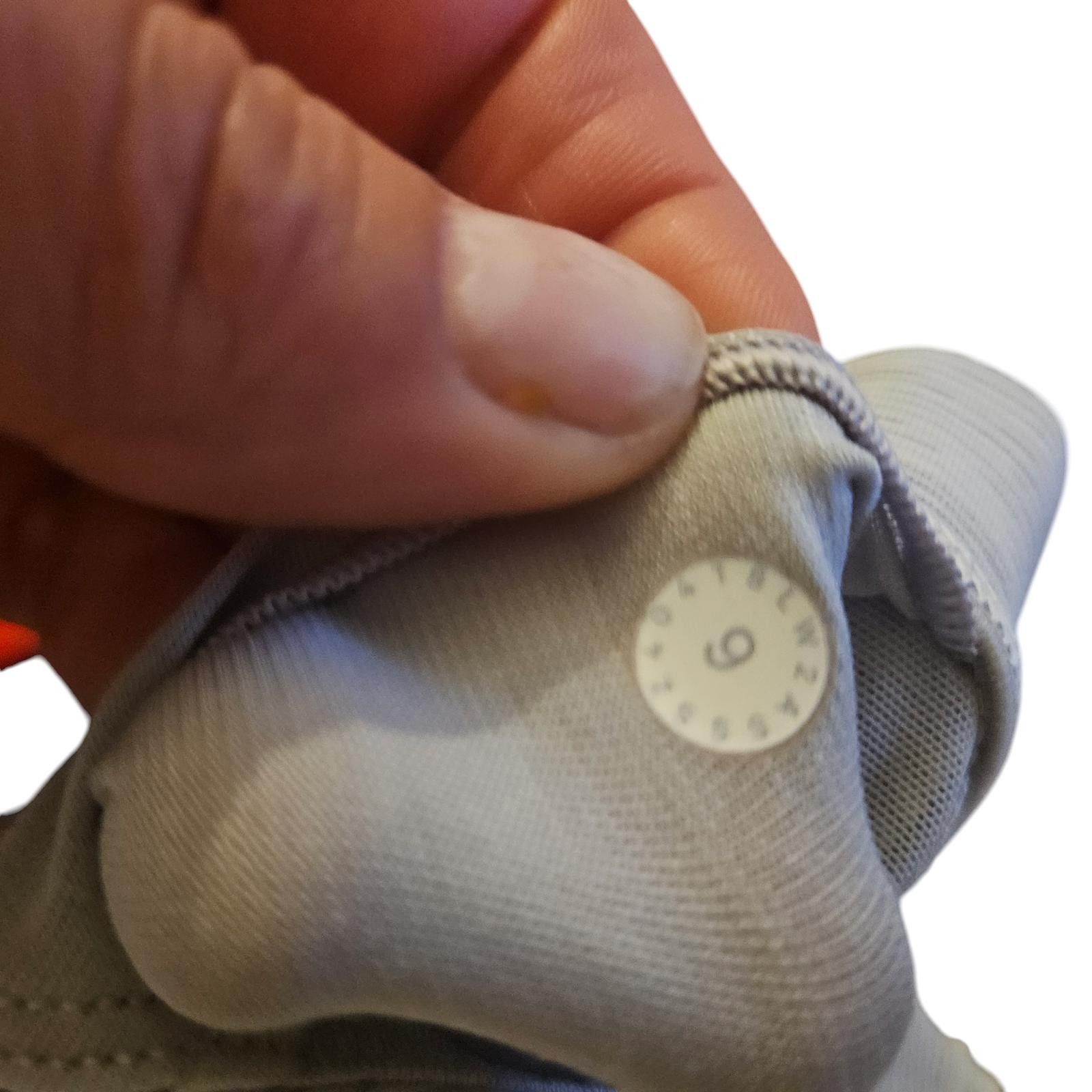 Designer Lululemon Sports Bra w? Crossback Sz 6 + Bonus Shopping Bag Size ONE SIZE - 3 Thumbnail