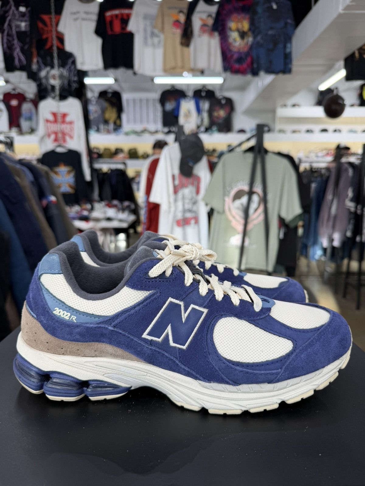 New Balance New Balance 2002R Light Cream Purple Size 10.5 (2022) Size US 10.5 / EU 43-44 - 6 Thumbnail