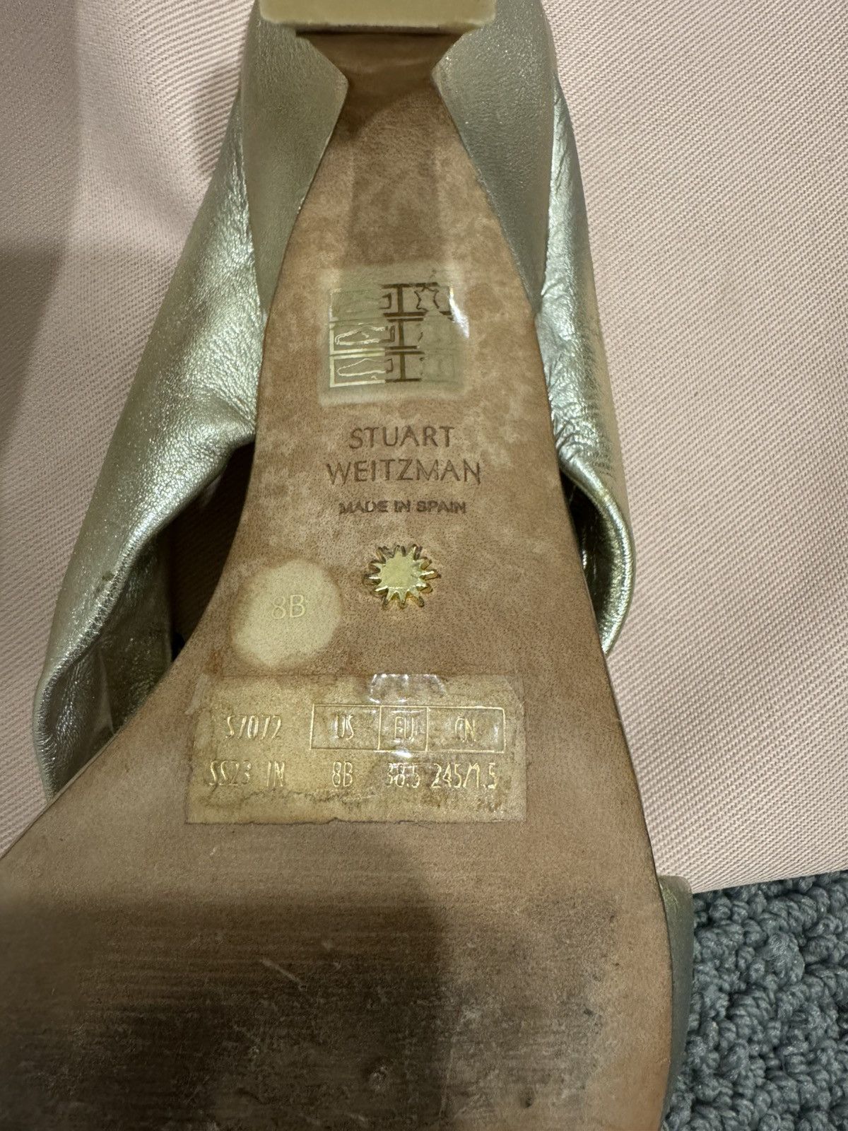 Stuart Weitzman Metallic leather in gold with glam bow Size US 8 / IT 38 - 4 Thumbnail