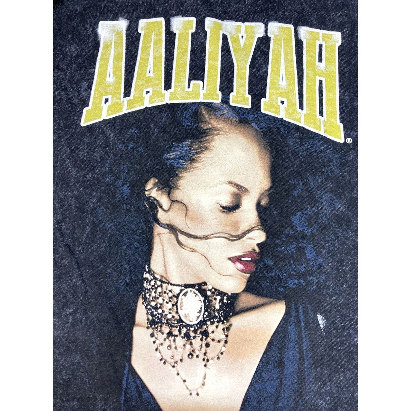 Vintage VINTAGE Aaliyah Graphic T-shirt Women Medium Black Acid Wash Music Shirt Size M / US 6-8 / IT 42-44 - 2 Thumbnail