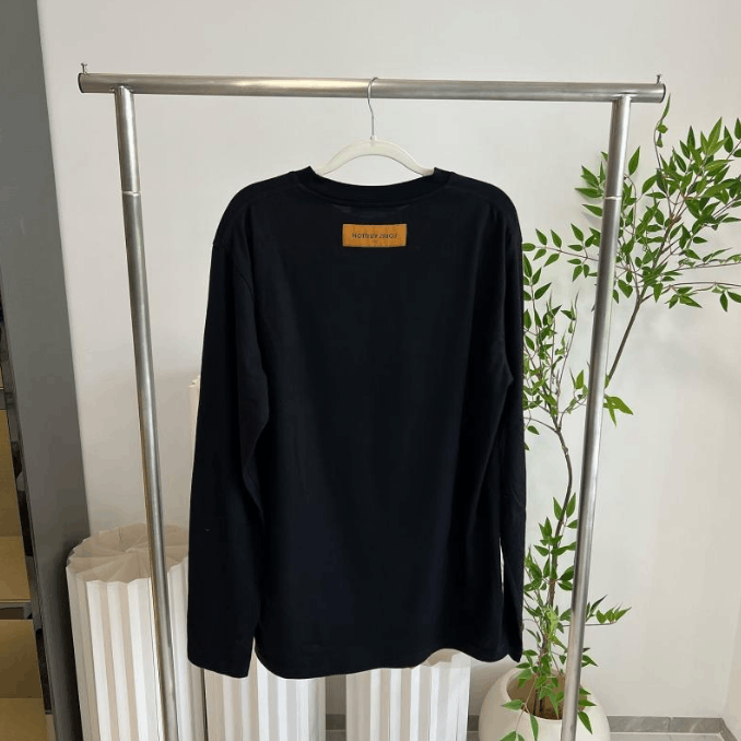 Louis Vuitton Louis Vuitton Long Sleeve T-shirt S0 EU Size US XL / EU 56 / 4 - 2 Thumbnail