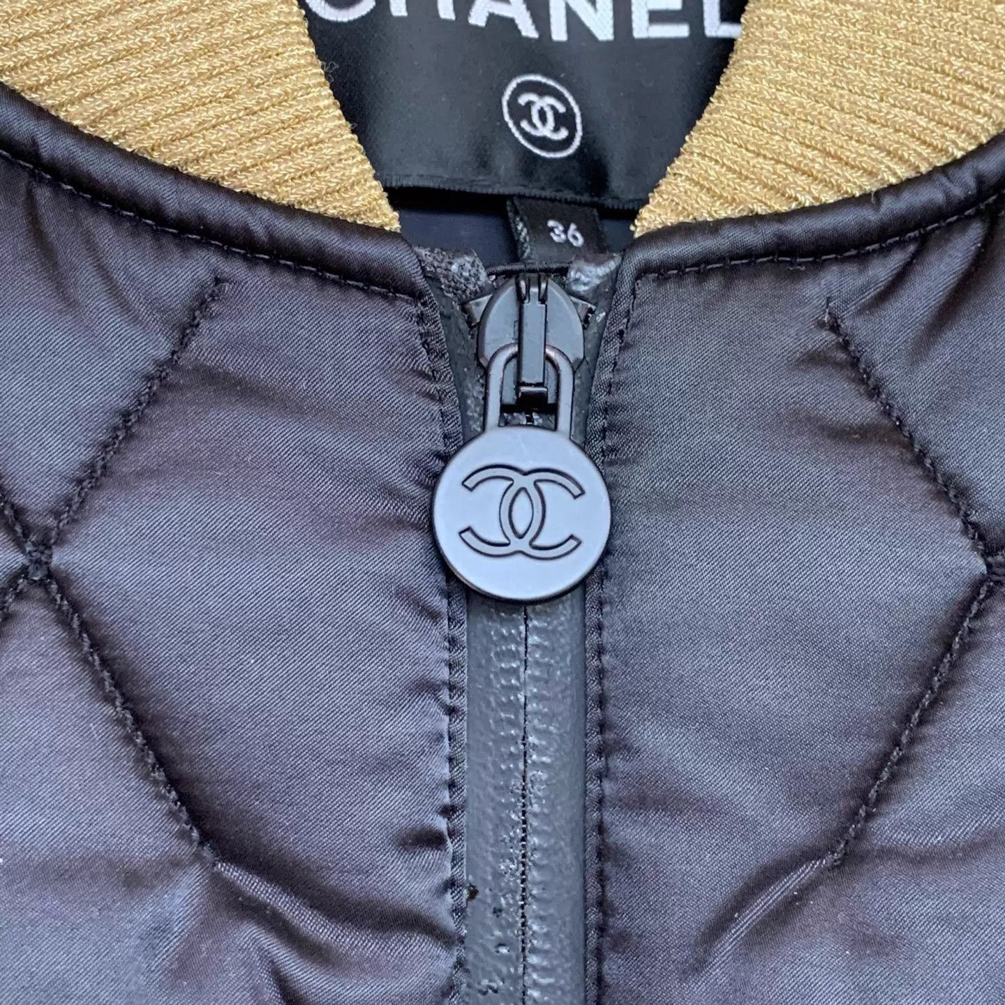 Chanel Chanel Metiers d'Art Black & Gold Short Puffer Jacket Size XS / US 0-2 / IT 36-38 - 5 Thumbnail