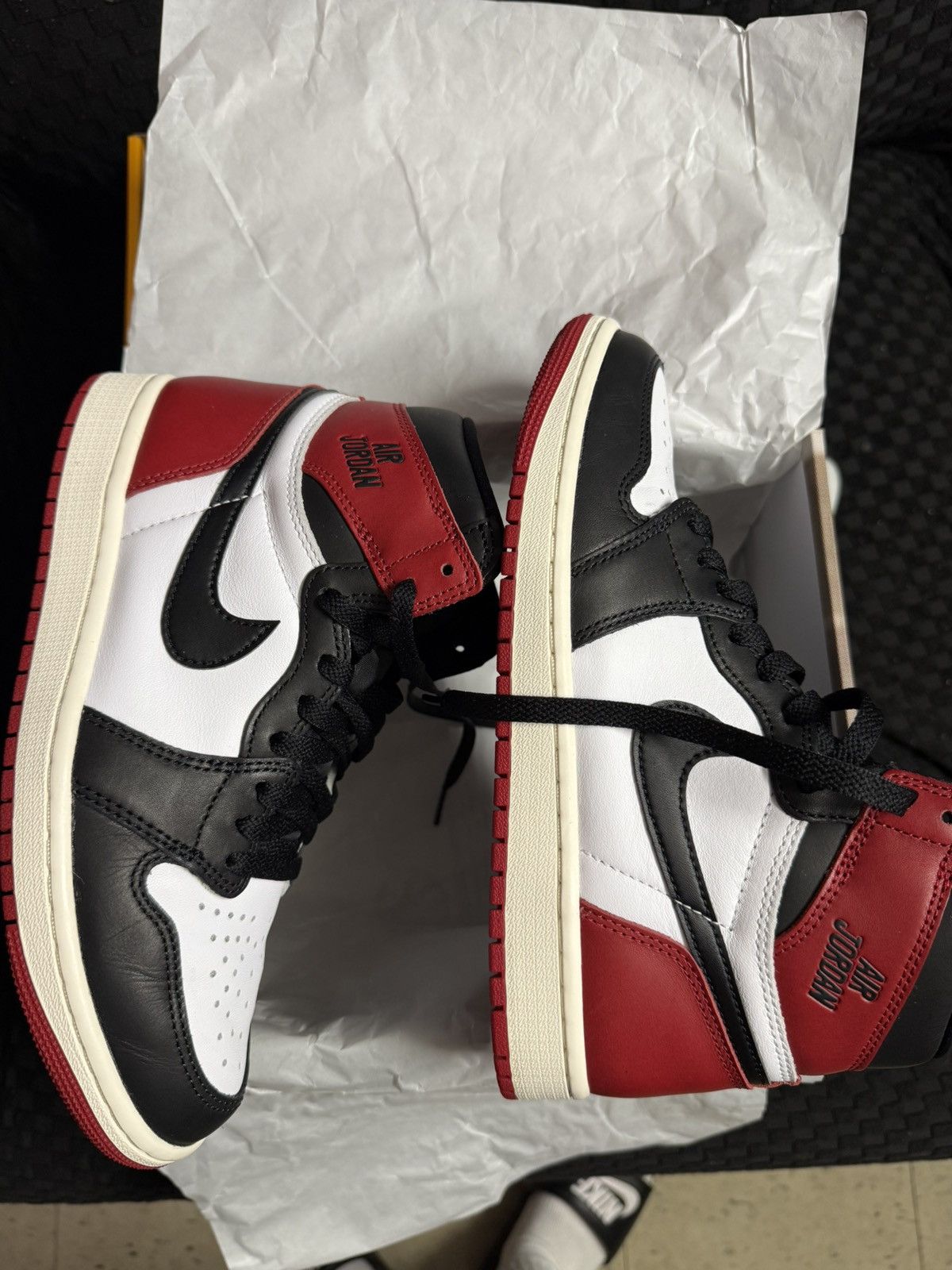 Jordan Brand Bred Toe 1s Size US 7.5 / EU 40-41 - 2 Thumbnail