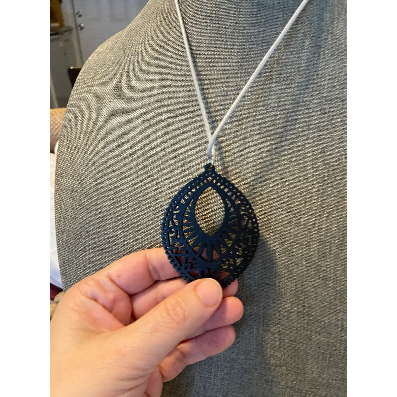 Handmade Upcycled black teardrop pendant necklace Size ONE SIZE - 3 Thumbnail