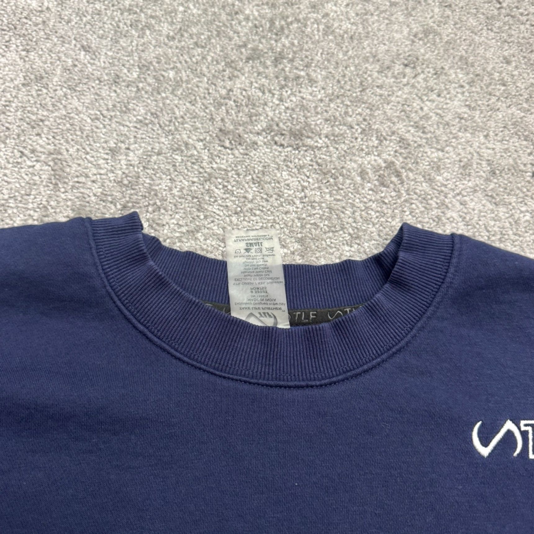Vintage TLF Cropped Pullover Sweatshirt Womens Small Navy Blue Crew Neck Boxy Casual Shirt Size S / US 4 / IT 40 - 5 Thumbnail