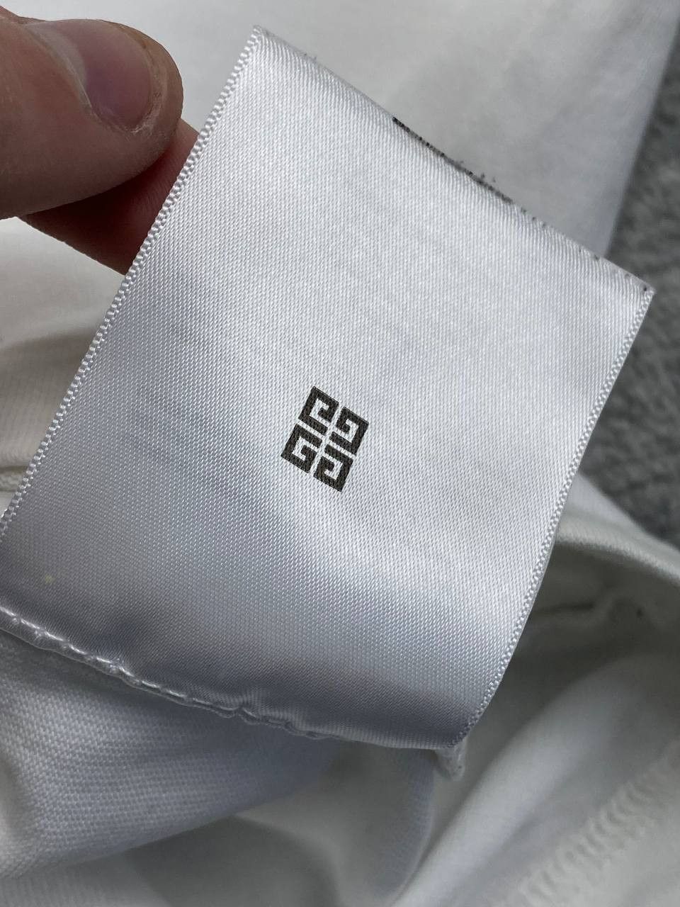 Givenchy Givenchy Embroidered Big Logo T-Shirt Men Size L White Size US L / EU 52-54 / 3 - 18 Thumbnail