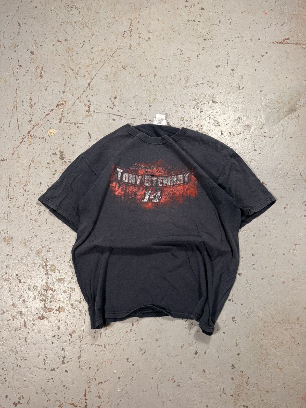 Vintage Vintage Thrashed Tony Stewart Nascar Tee Size US XL / EU 56 / 4 - 1 Thumbnail