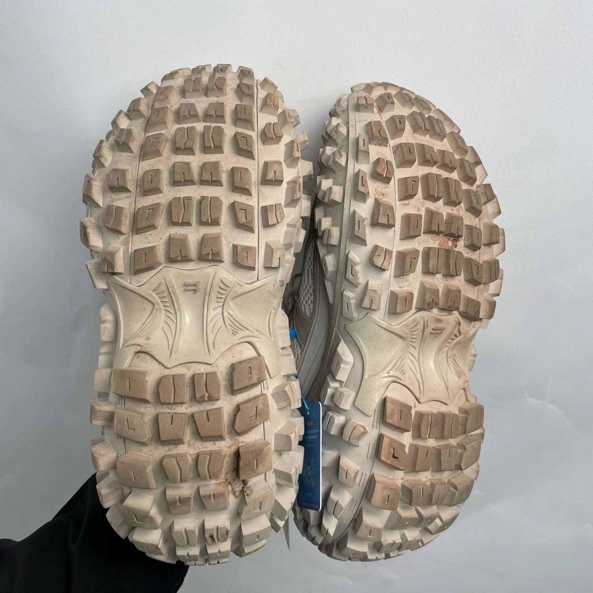 Balenciaga Balenciaga Beige Track Shoe EUR 42 Size US 9 / EU 42 - 8 Thumbnail