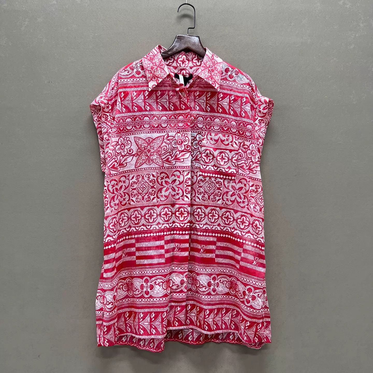 Louis Vuitton Louis Vuitton Red Kaleidoscope Sleeveless Shirt 36 NWT Size XS / US 0-2 / IT 36-38 - 1 Thumbnail