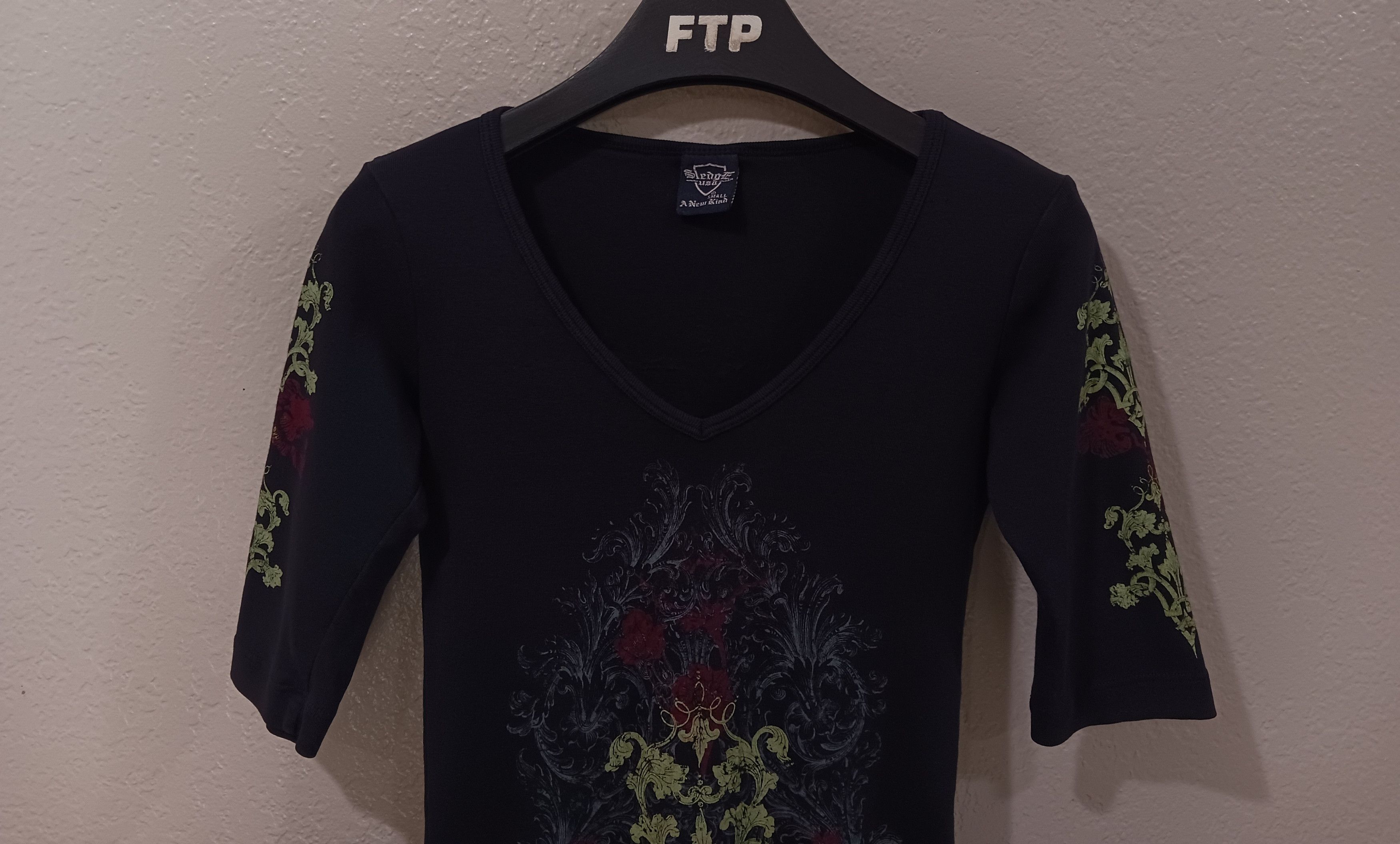 Vintage Sledge USA "Damask" Vintage 2000s 3/4 Sleeve V-Neck L/S Tee Size S / US 4 / IT 40 - 9 Thumbnail
