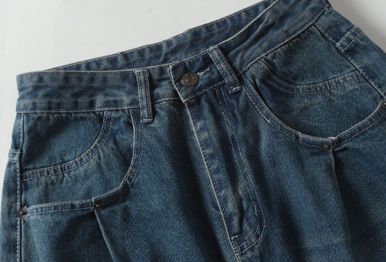 Trendy men's loose straight leg casual jeans