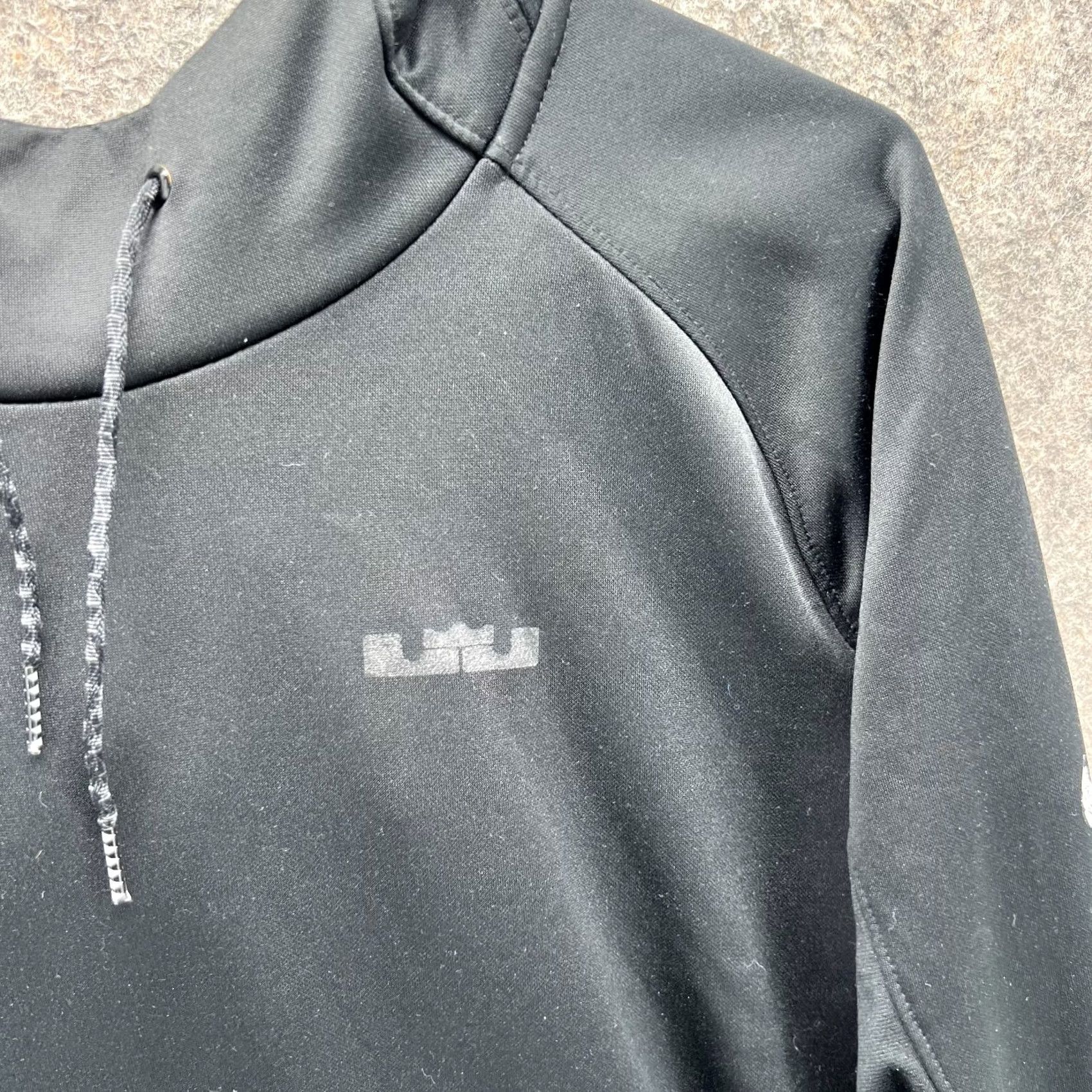 Nike VINTAGE Nike Hoodie Mens Large Black Pullover Athletic Wear Lebron James Therma Fit Size US L / EU 52-54 / 3 - 5 Thumbnail
