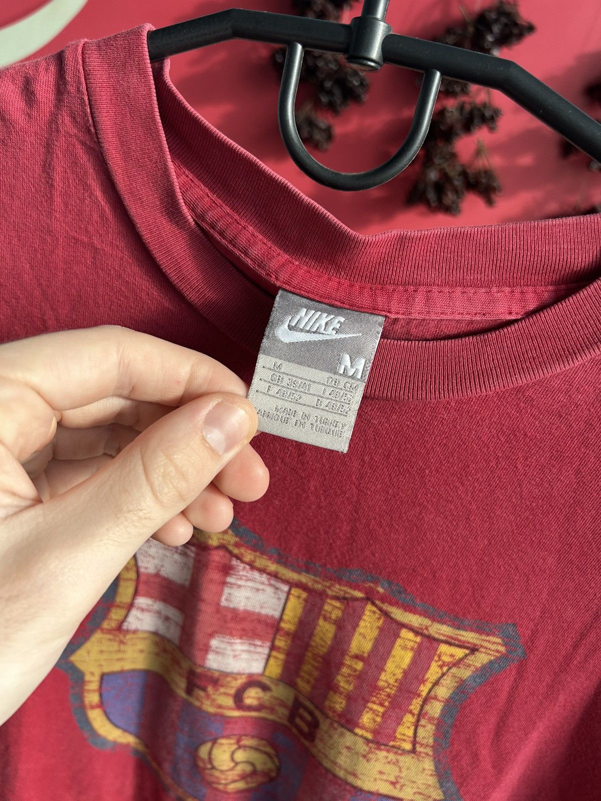 Nike × Vintage Nike x Barcelona Thrashed Big Logo Football T-shirt Size US M / EU 48-50 / 2 - 7 Thumbnail