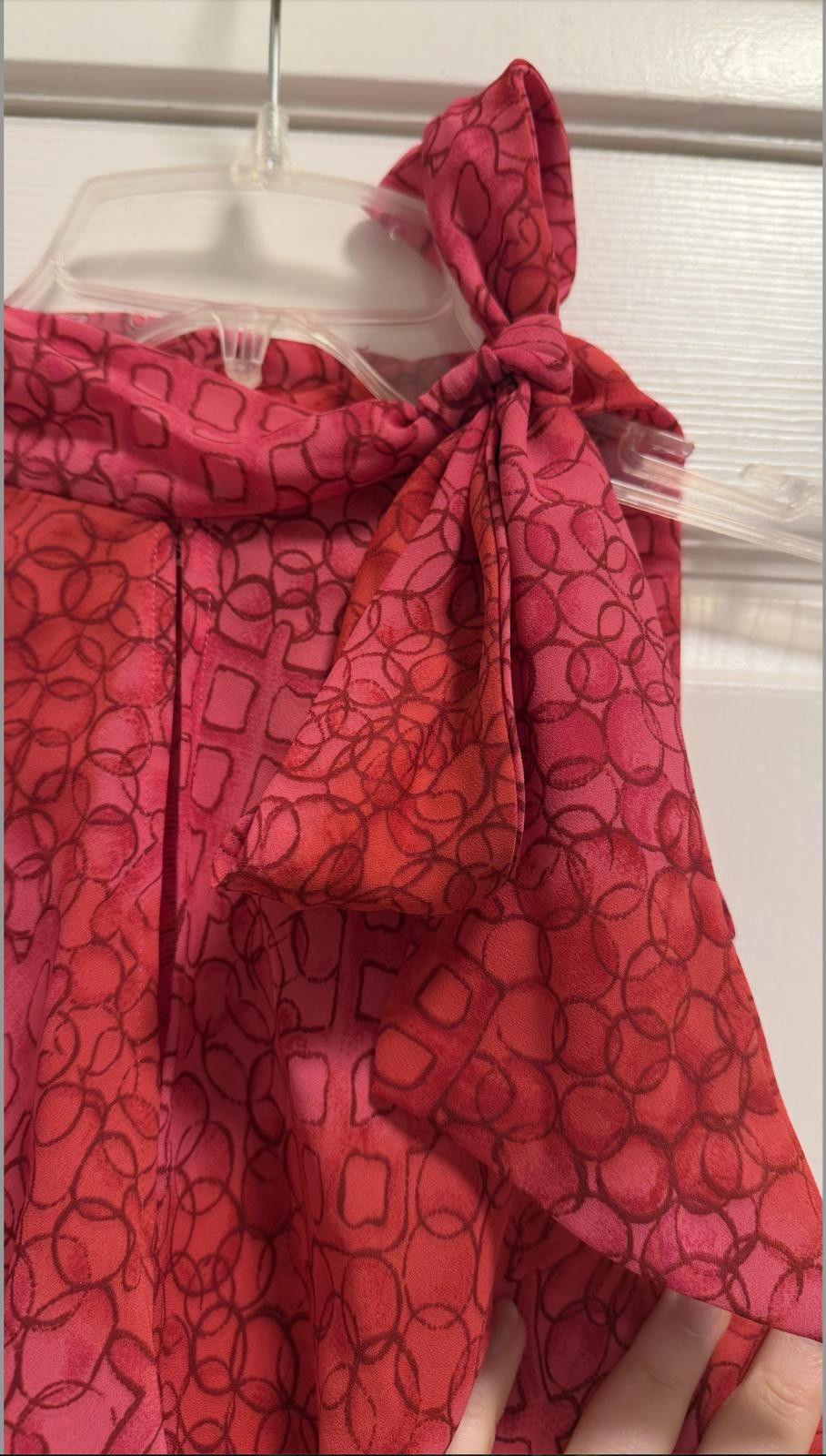Designer Allen by ABS Red & Pink Geo Print Tie Neck Blouse S Size S / US 4 / IT 40 - 2 Thumbnail