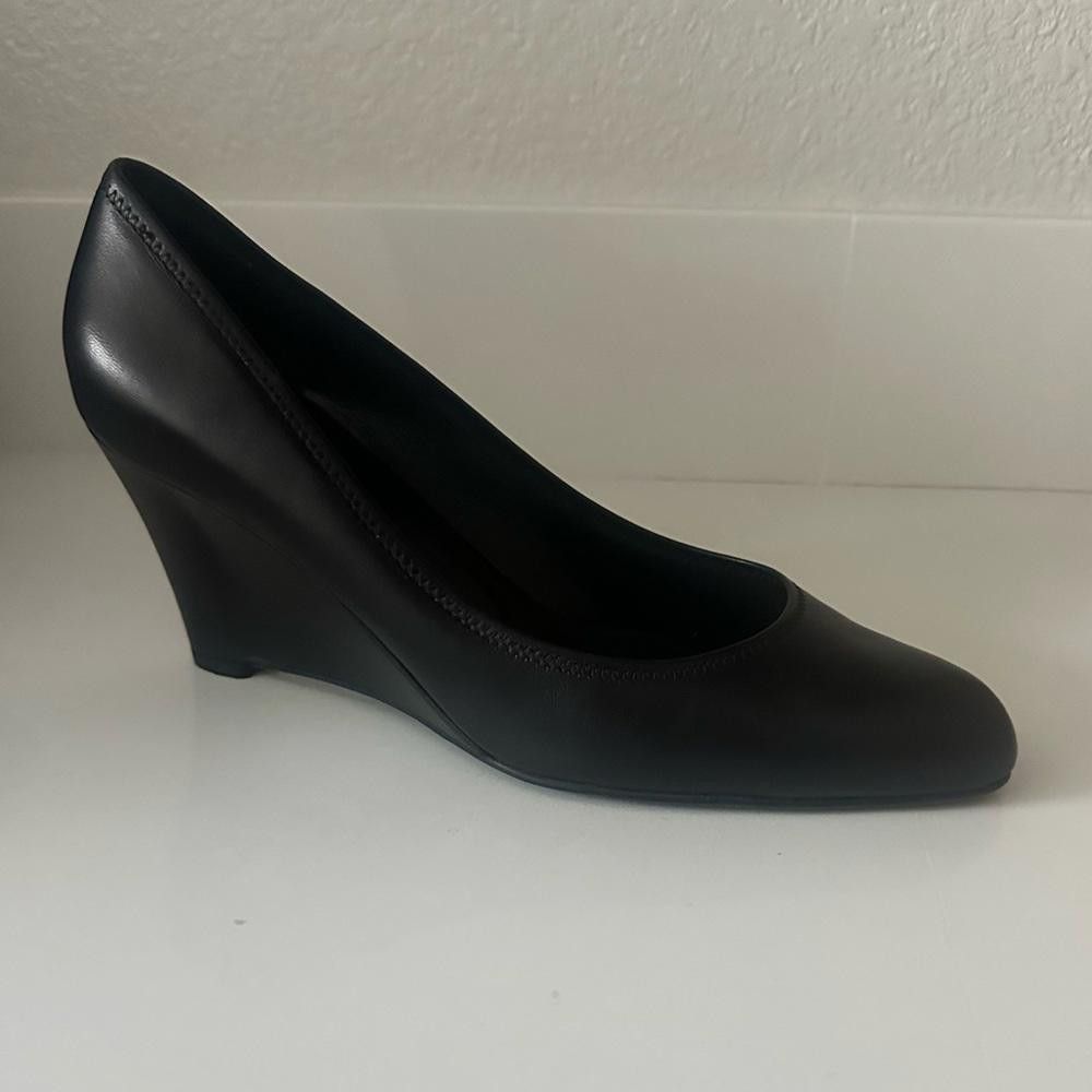 Salvatore Ferragamo Salvatore Ferragamo Fondente Black Wedge Pumps Leather 8.5 Size US 8.5 / IT 38.5 - 9 Thumbnail