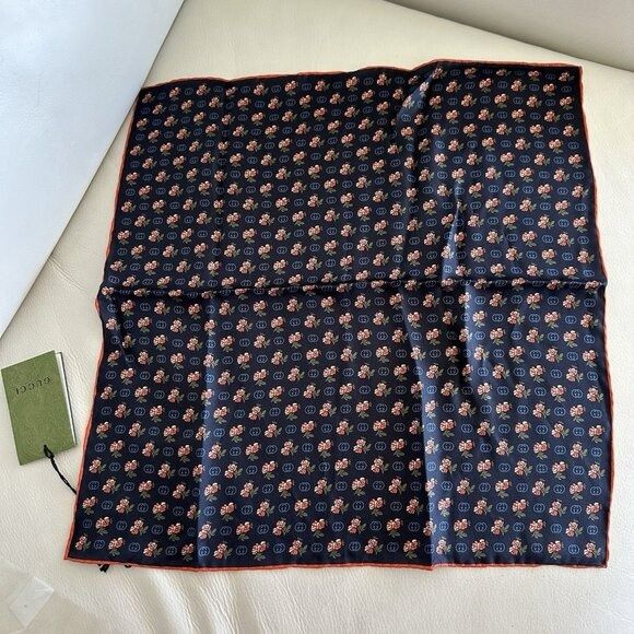Gucci NWT GUCCI Men’s Handkerchief Silk 100% Authentic Logo GG 742 Size ONE SIZE - 1 Thumbnail