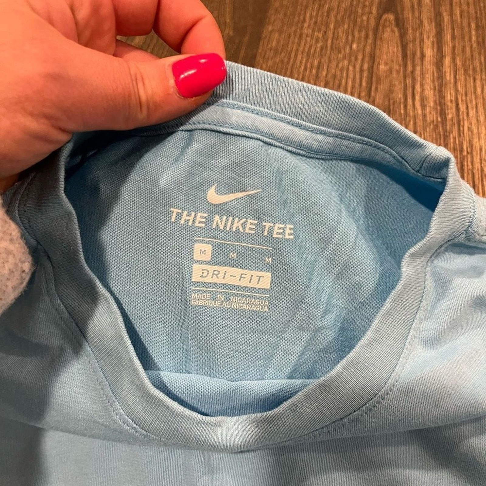 Nike NWOT Nike Dri-Fit Short Sleeve Relaxed Fit Crew Neck Size M / US 6-8 / IT 42-44 - 3 Thumbnail