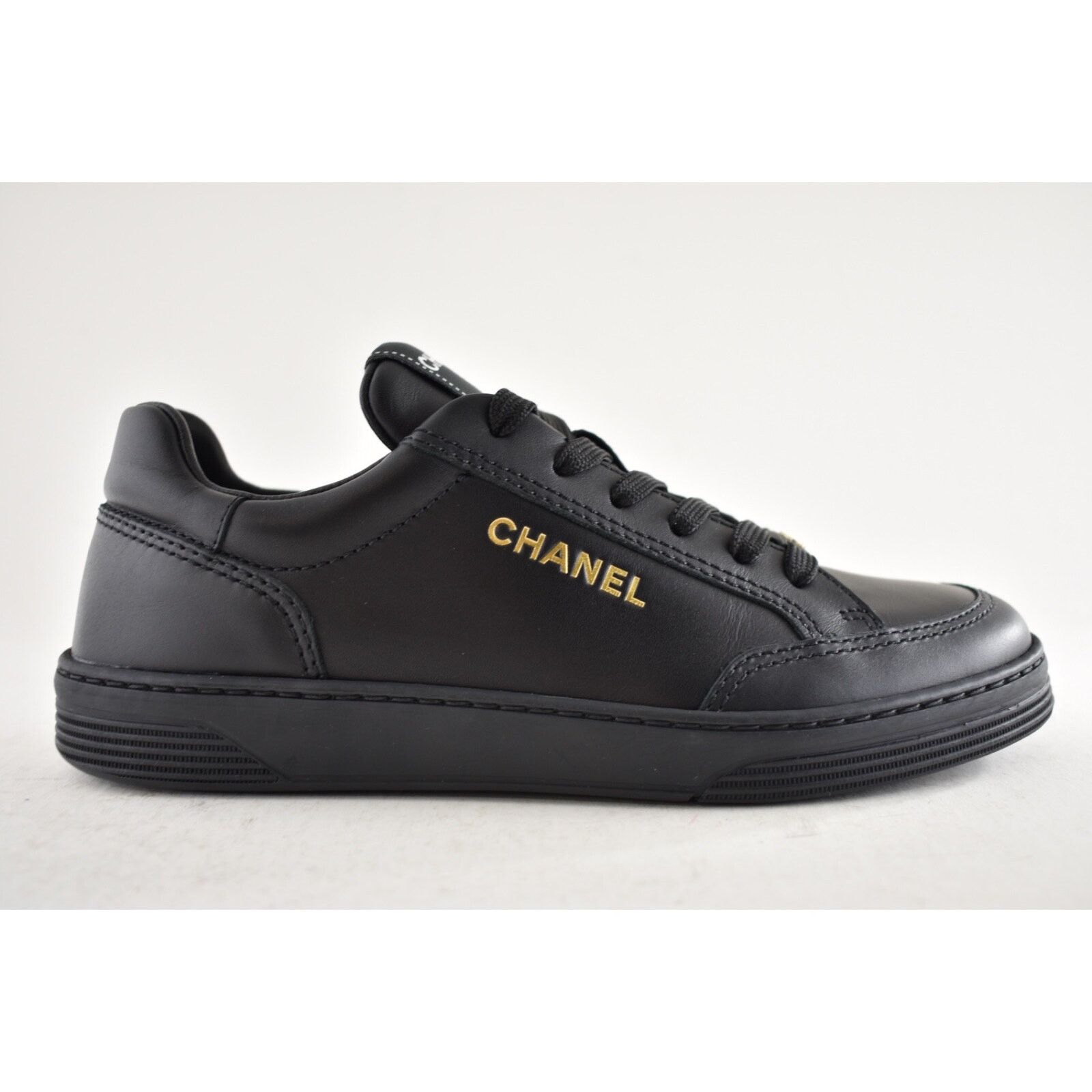 Chanel Chanel 23A Calfskin Leather CC Logo Flat Runner Sneaker 38 Size US 8 / IT 38 - 2 Thumbnail